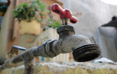 CEPB reporta &lsquo;algunos problemas&rsquo; en el sector de bebidas, farmacia y alimentos por falta de agua