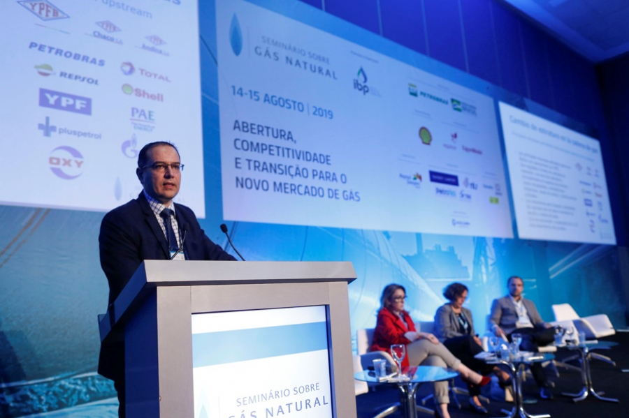DIRECTOR EJECUTIVO DE LA CBHE PARTICIPA EN SEMINARIO DE GAS NATURAL EN RIO DE JANEIRO