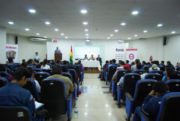 FINALIZA CON &Eacute;XITO EL 4to SIMPOSIO PETROLERO PARA UNIVERSITARIOS