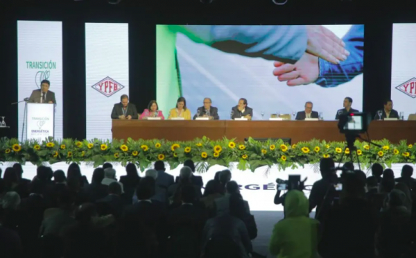 Foro plantea restructuraci&oacute;n de las pol&iacute;ticas en el sector de hidrocarburos